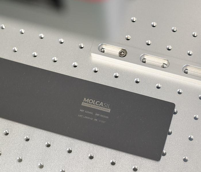 grabado-laser-lote-serial-number-silicona